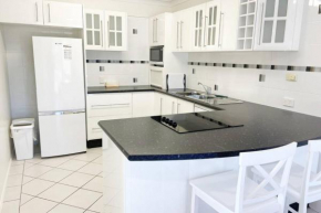 Crystal Waters-2 bed, 2 bathroom, Beachfront Unit!, Bongaree